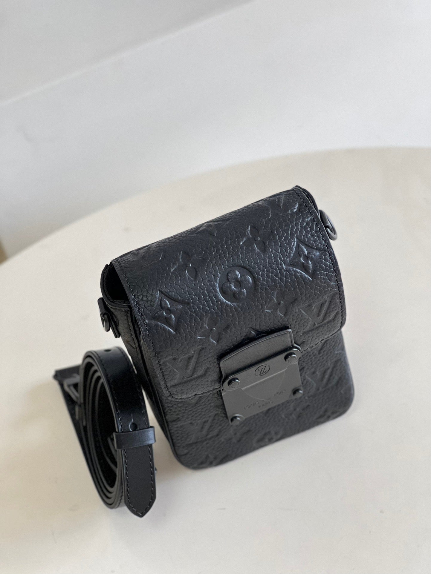 Black Bags - FashionHype.xyz