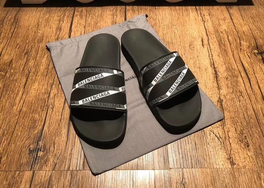 Chanclas negras de goma - FashionHype.xyz